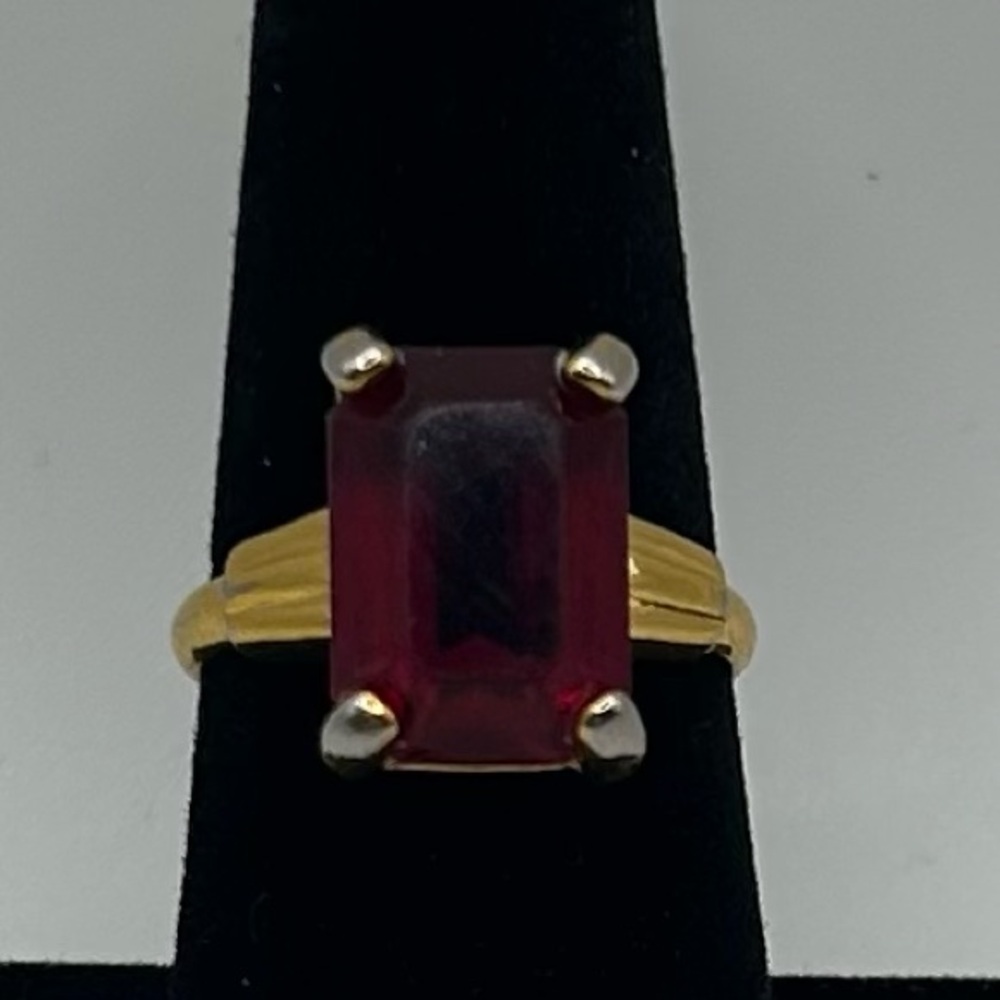 Avon VTG Red/Ruby Stone on Gold Coated ring.  Size 7.5